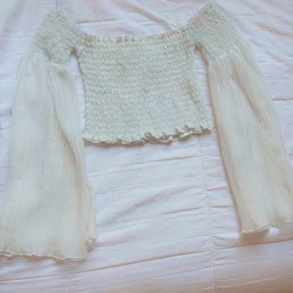 White crop top🤍